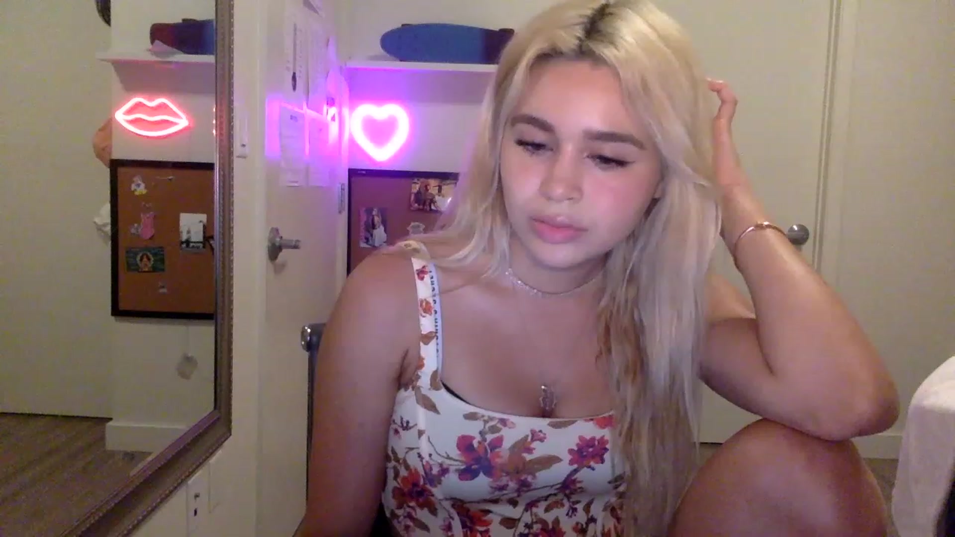 Gallery image thumbnail from sincerelypeny's myfreecams stream on, 06/06/2023, 03:22 image 7 of 20