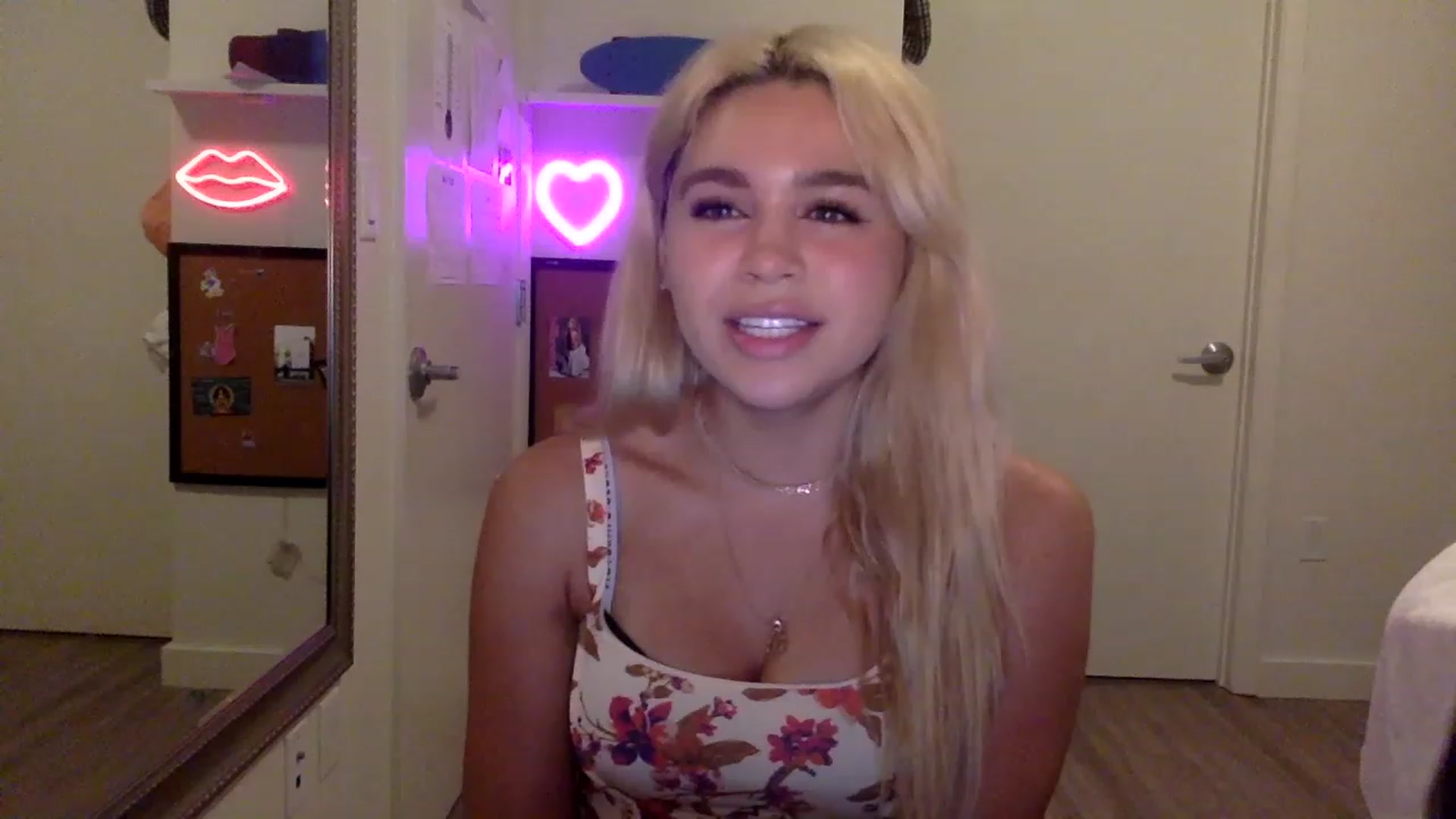 Gallery image thumbnail from sincerelypeny's myfreecams stream on, 06/06/2023, 03:22 image 11 of 20