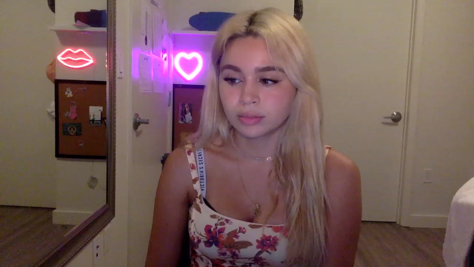 Gallery image thumbnail from sincerelypeny's myfreecams stream on, 06/06/2023, 03:22 image 14 of 20