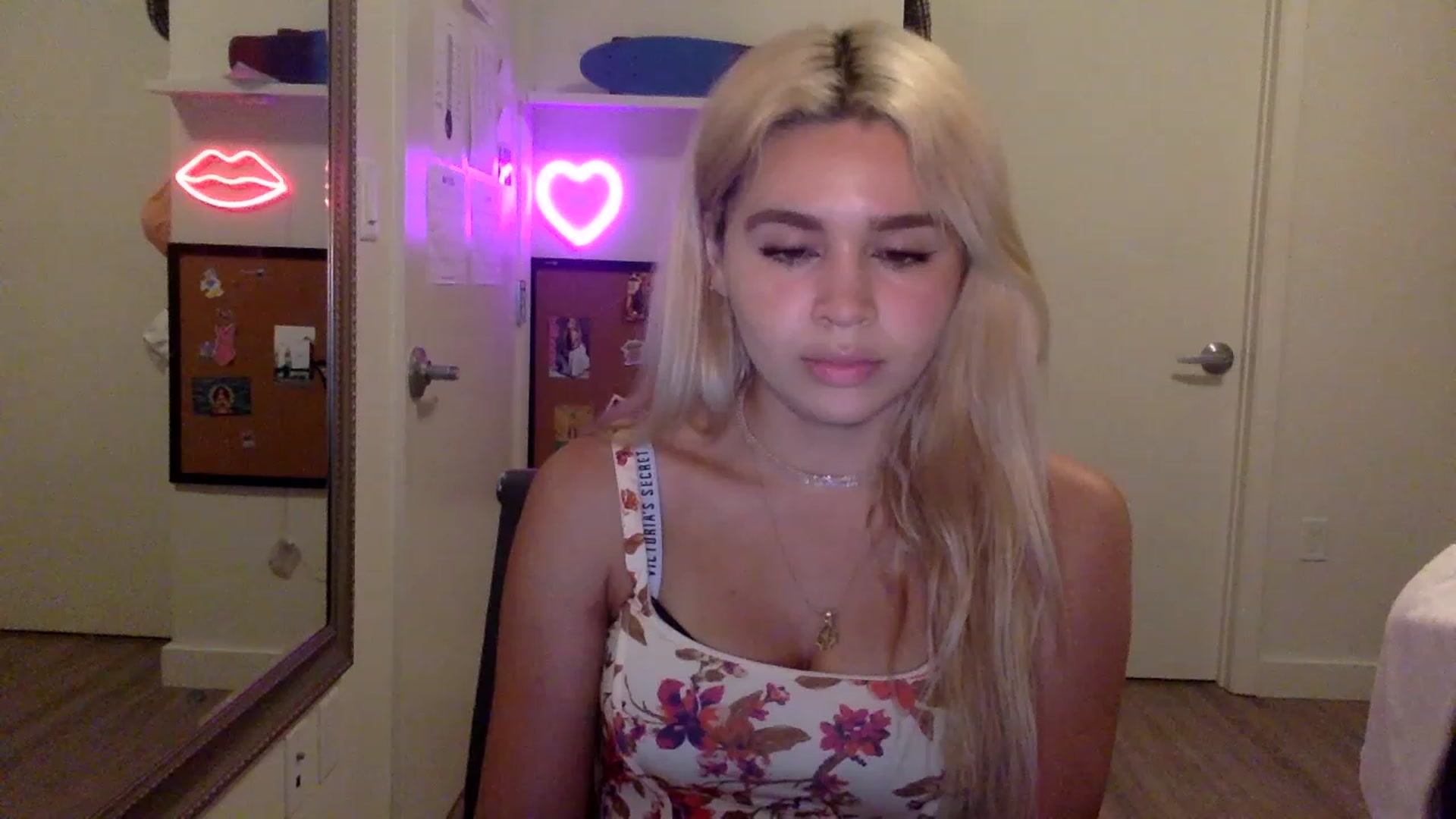 Gallery image thumbnail from sincerelypeny's myfreecams stream on, 06/06/2023, 03:22 image 13 of 20
