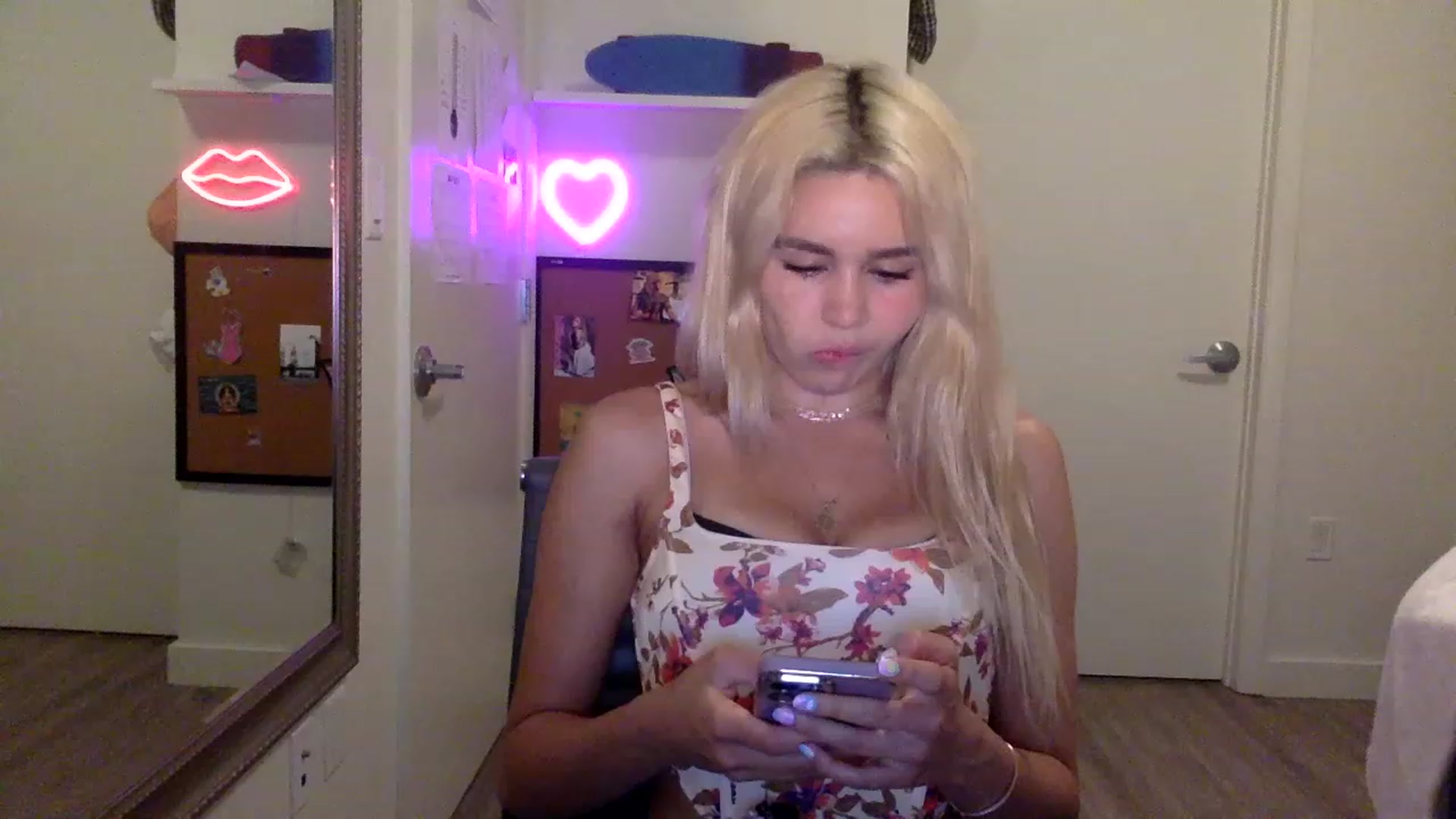 Gallery image thumbnail from sincerelypeny's myfreecams stream on, 06/06/2023, 03:22 image 1 of 20
