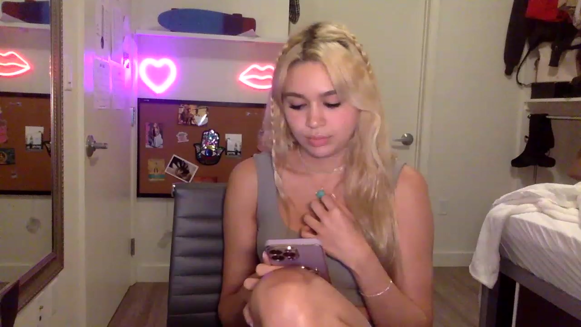 Gallery image thumbnail from sincerelypeny's myfreecams stream on, 06/08/2023, 02:42 image 10 of 20