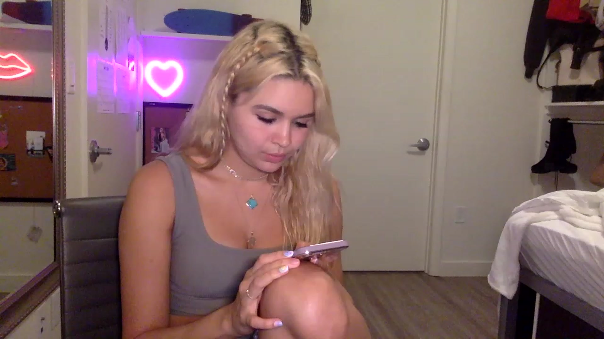 Gallery image thumbnail from sincerelypeny's myfreecams stream on, 06/08/2023, 02:42 image 6 of 20
