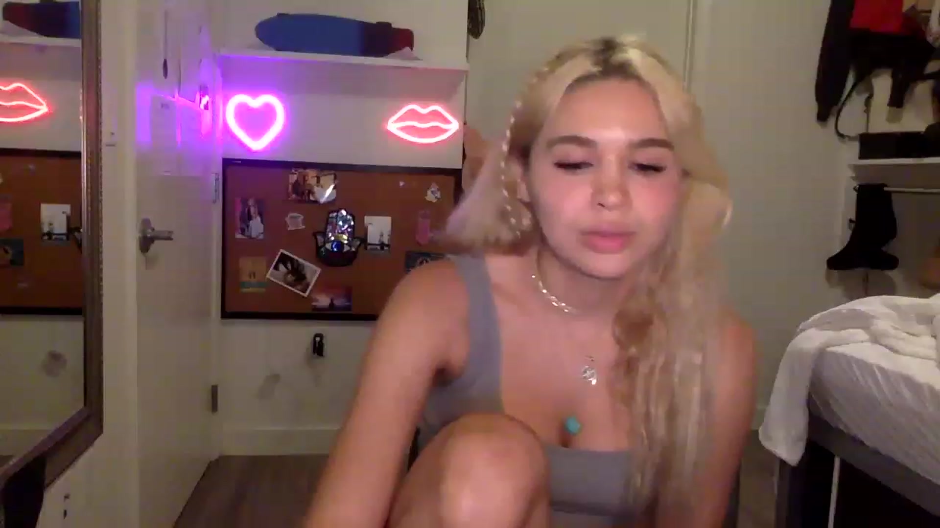 Gallery image thumbnail from sincerelypeny's myfreecams stream on, 06/08/2023, 02:42 image 18 of 20