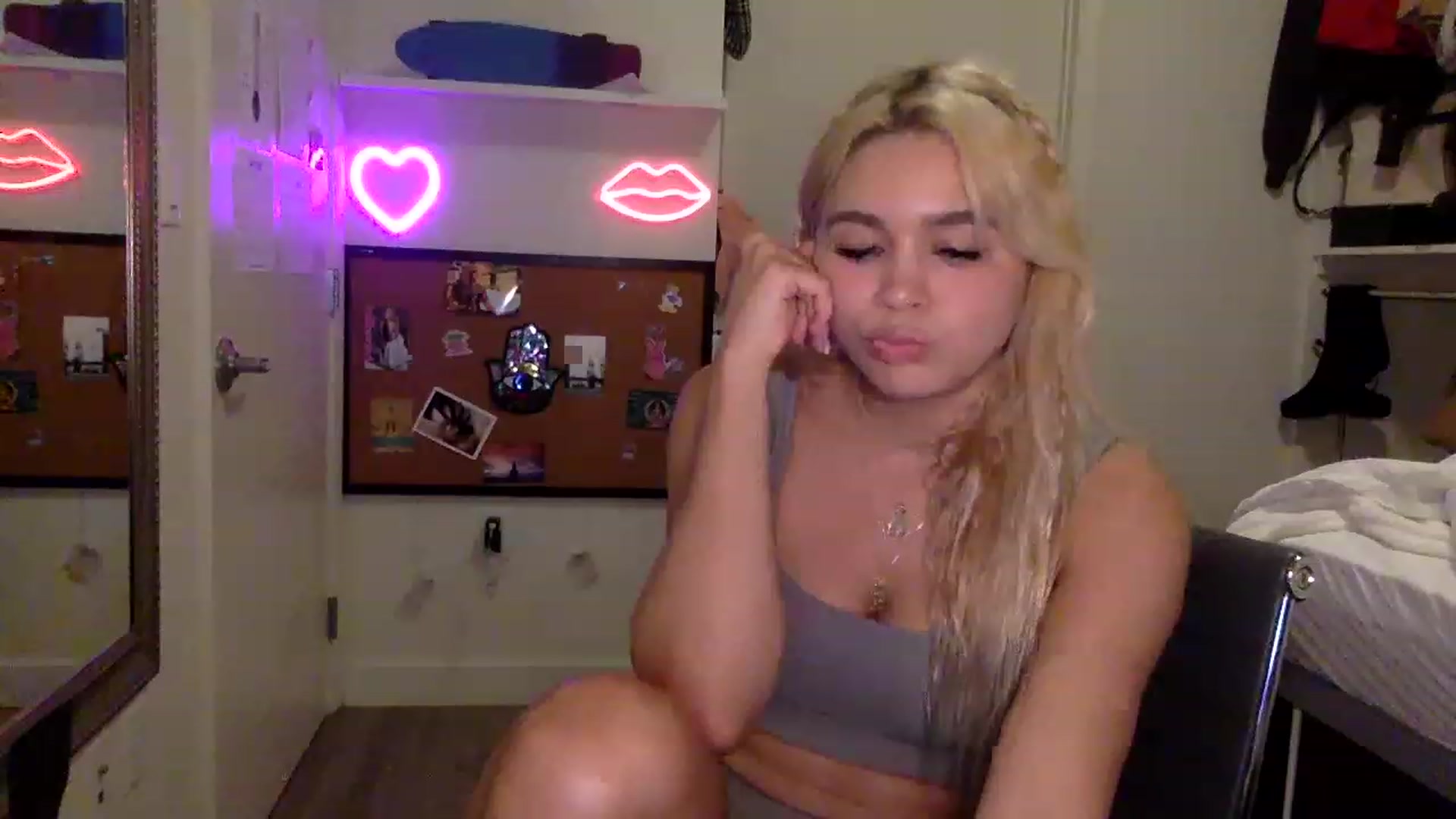 Gallery image thumbnail from sincerelypeny's myfreecams stream on, 06/08/2023, 02:42 image 13 of 20