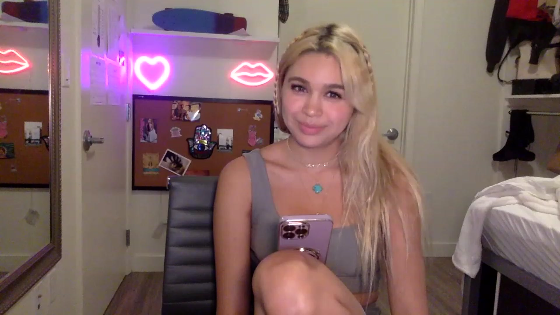 Gallery image thumbnail from sincerelypeny's myfreecams stream on, 06/08/2023, 02:42 image 9 of 20