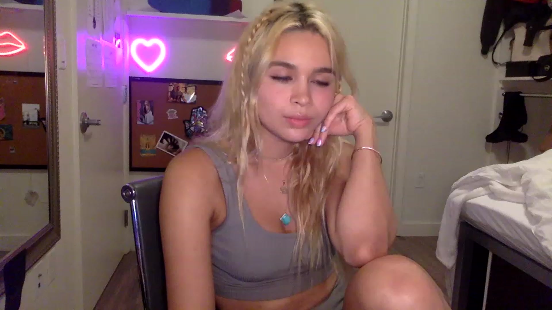 Gallery image thumbnail from sincerelypeny's myfreecams stream on, 06/08/2023, 05:17 image 11 of 20