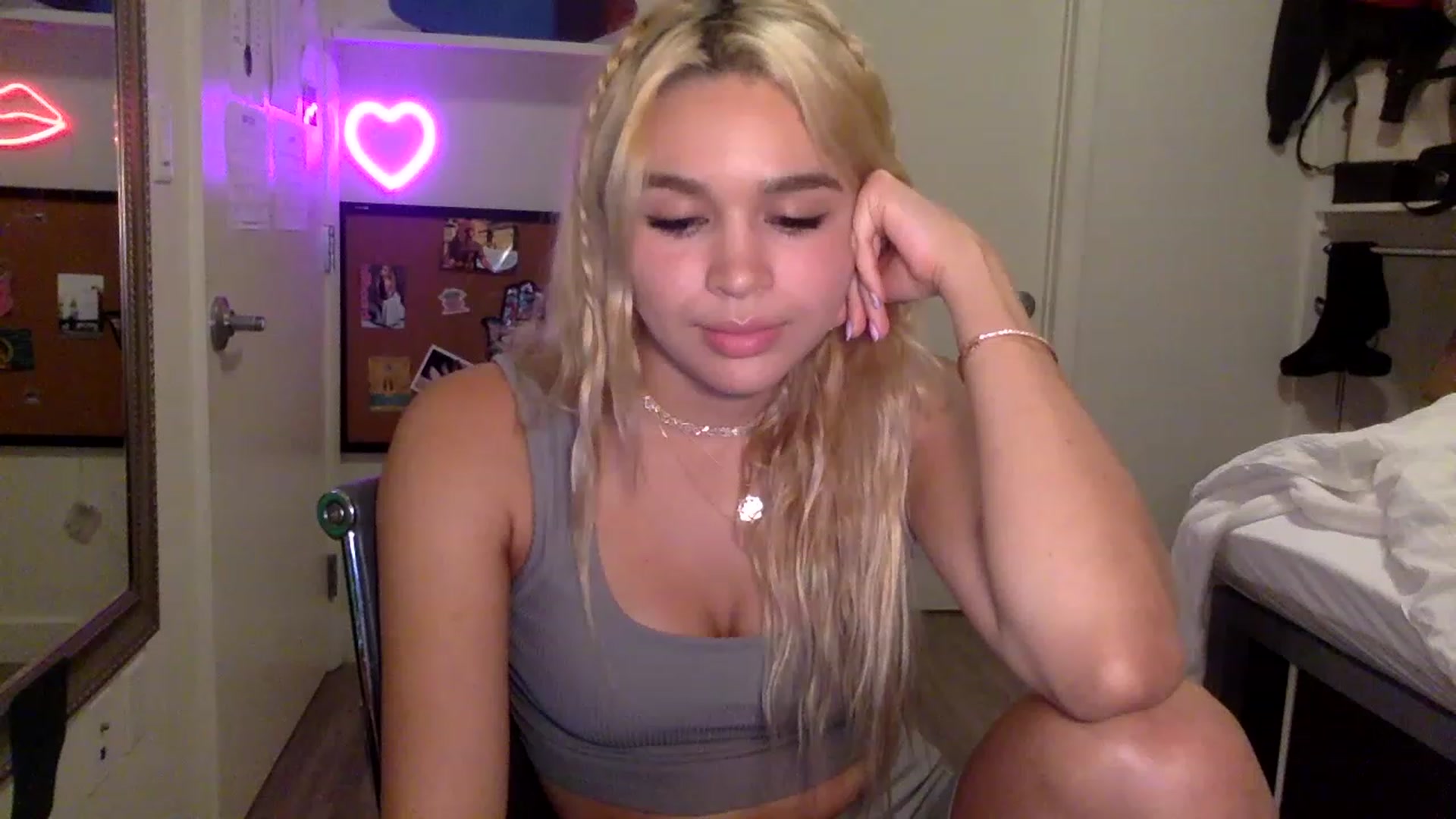 Gallery image thumbnail from sincerelypeny's myfreecams stream on, 06/08/2023, 05:17 image 4 of 20