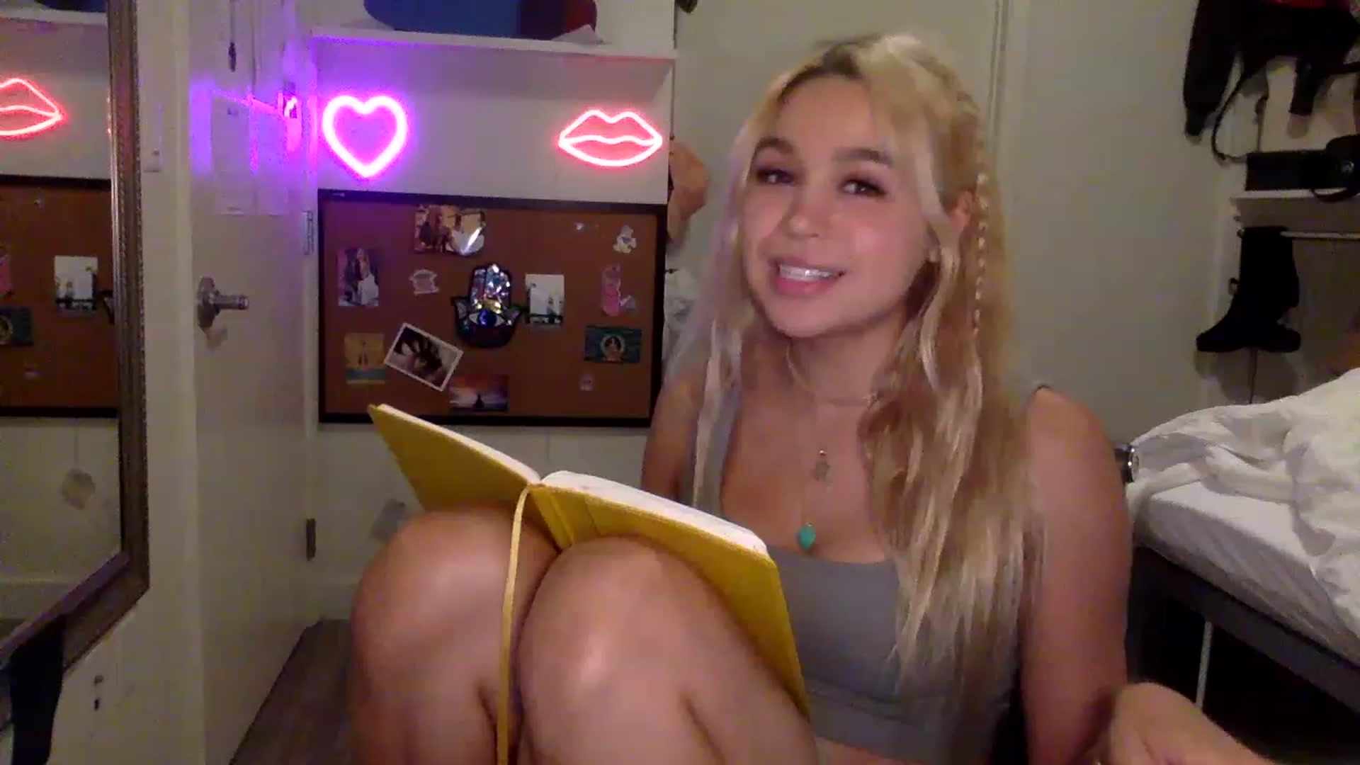 Gallery image thumbnail from sincerelypeny's myfreecams stream on, 06/08/2023, 05:17 image 13 of 20