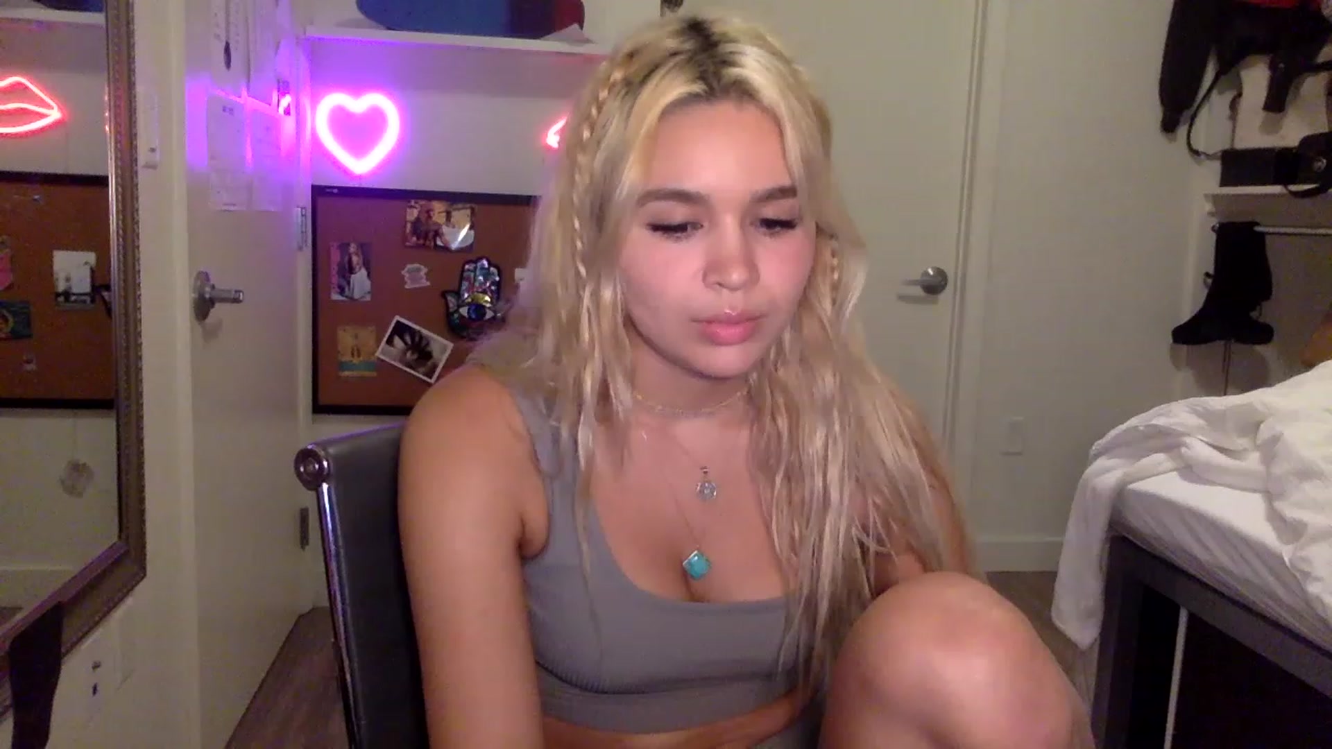 Gallery image thumbnail from sincerelypeny's myfreecams stream on, 06/08/2023, 05:17 image 9 of 20
