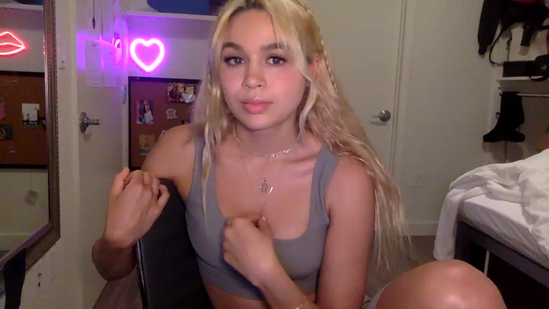 Gallery image thumbnail from sincerelypeny's myfreecams stream on, 06/08/2023, 05:17 image 7 of 20