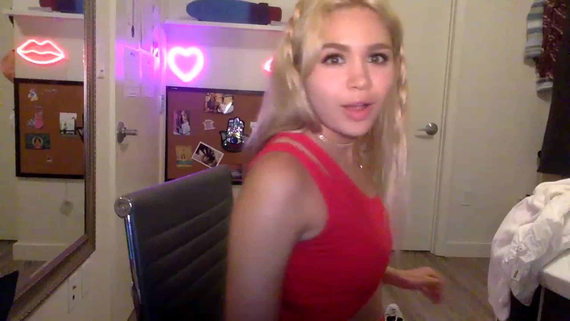 Gallery image thumbnail from sincerelypeny's myfreecams stream on, 06/11/2023, 03:53 image 5 of 20