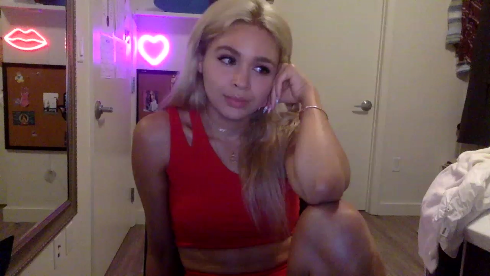 Gallery image thumbnail from sincerelypeny's myfreecams stream on, 06/11/2023, 04:07 image 14 of 20