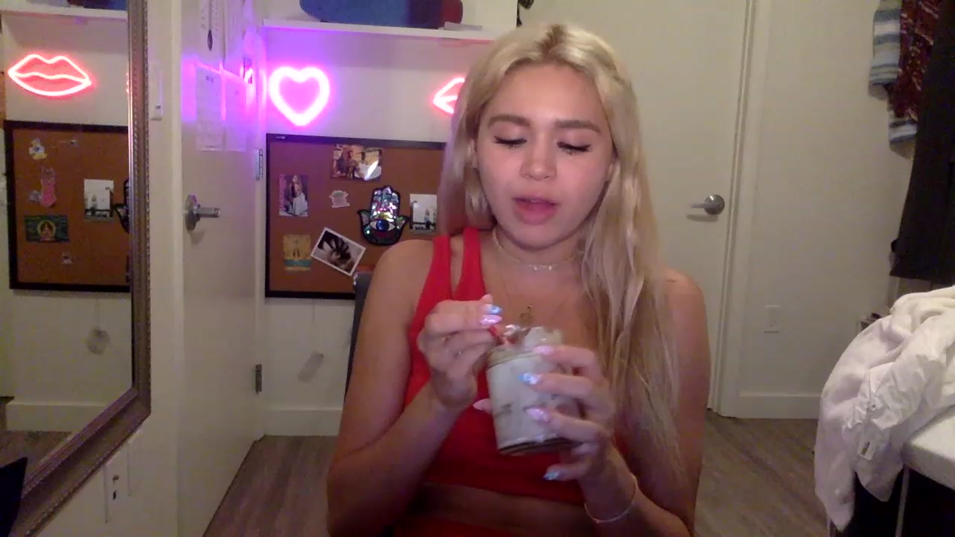 Gallery image thumbnail from sincerelypeny's myfreecams stream on, 06/11/2023, 04:07 image 3 of 20