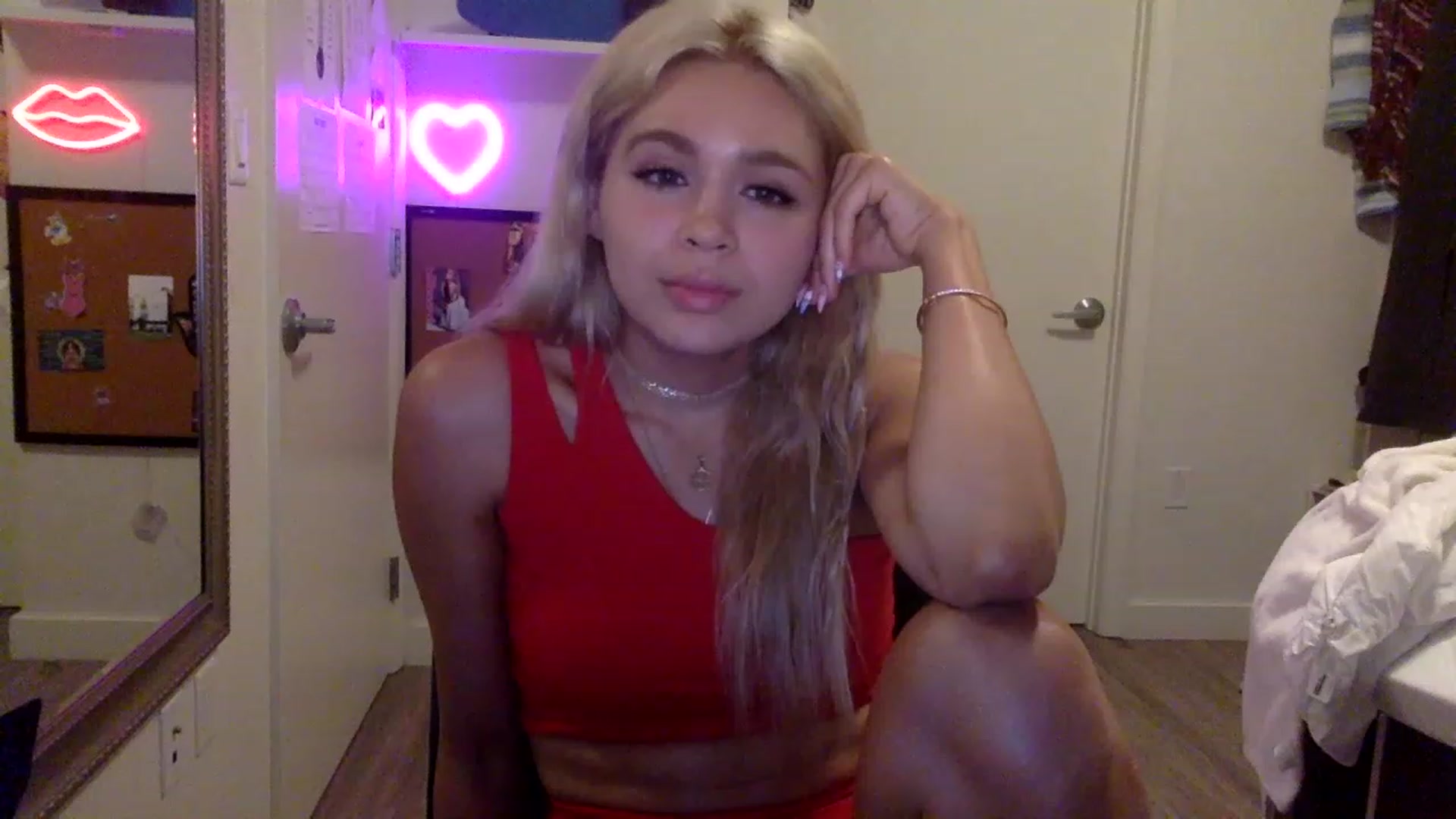 Gallery image thumbnail from sincerelypeny's myfreecams stream on, 06/11/2023, 04:07 image 13 of 20