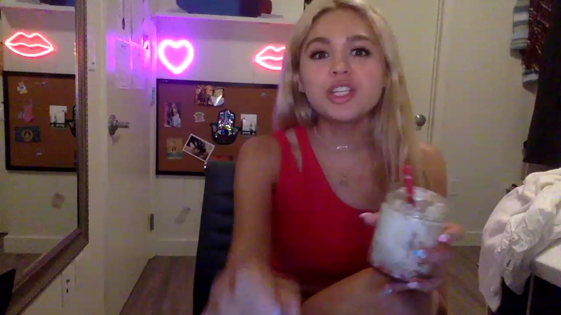 Gallery image thumbnail from sincerelypeny's myfreecams stream on, 06/11/2023, 04:07 image 2 of 20