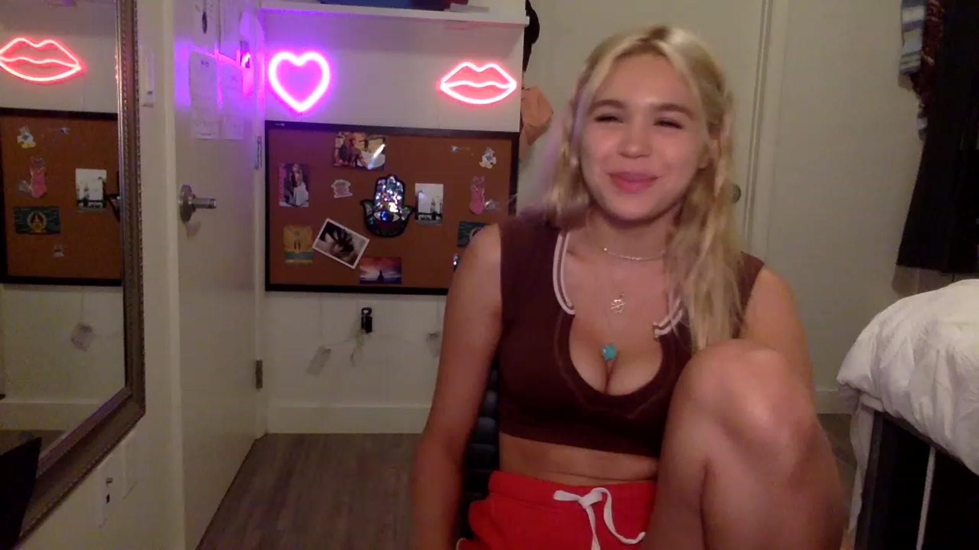 Gallery image thumbnail from sincerelypeny's myfreecams stream on, 06/12/2023, 03:53 image 8 of 20
