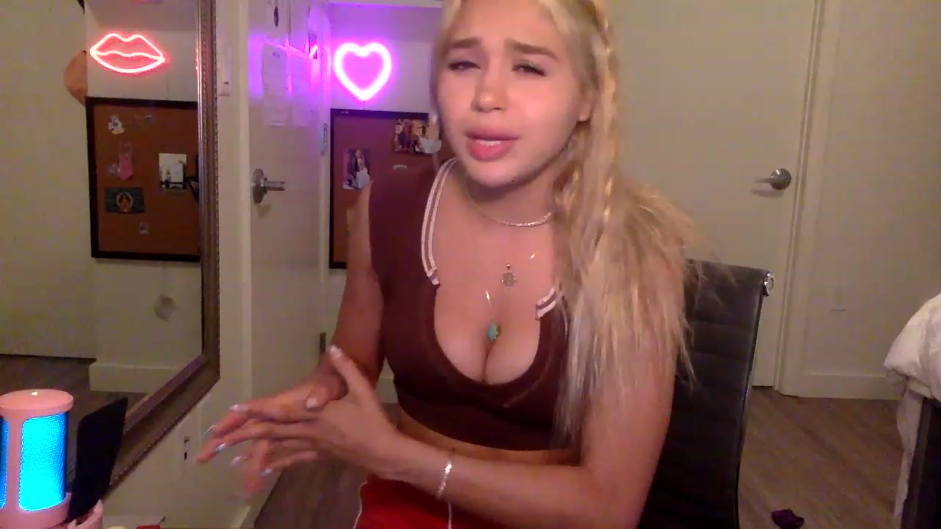 Gallery image thumbnail from sincerelypeny's myfreecams stream on, 06/12/2023, 03:53 image 1 of 20