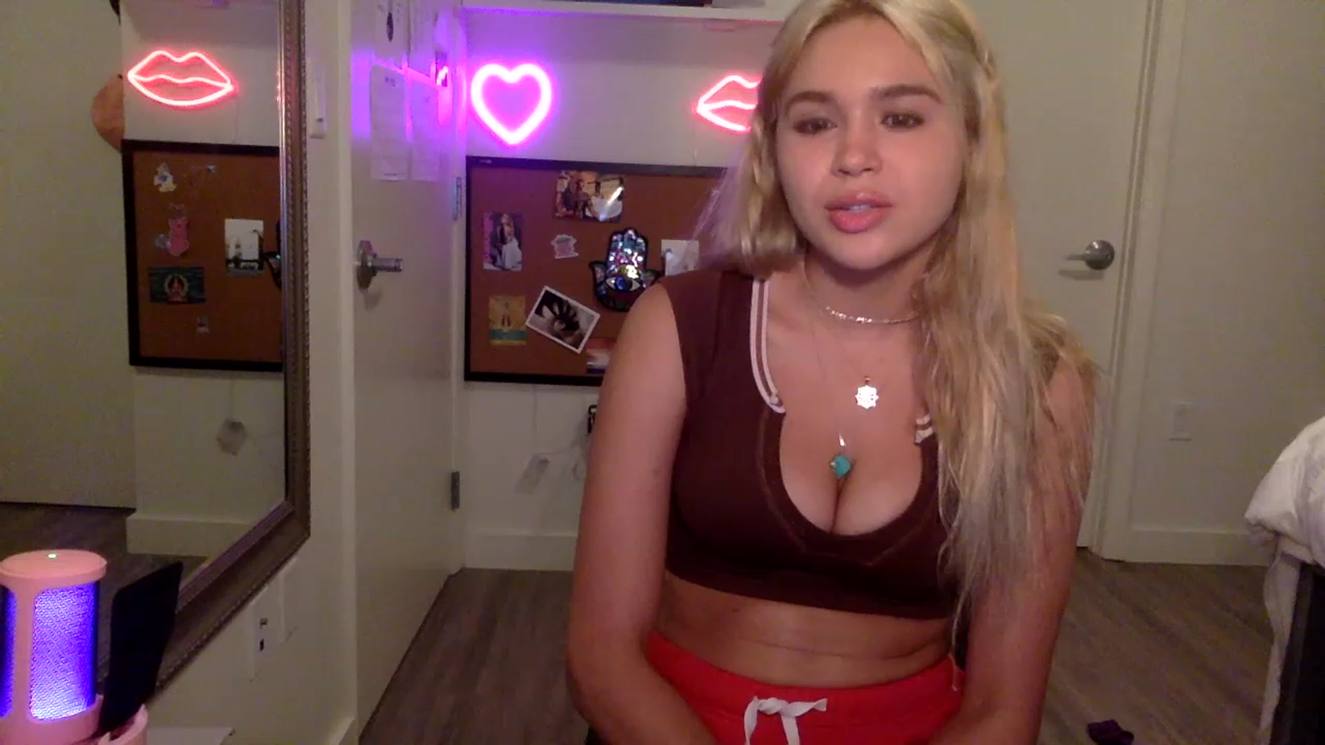 Gallery image thumbnail from sincerelypeny's myfreecams stream on, 06/12/2023, 03:53 image 4 of 20