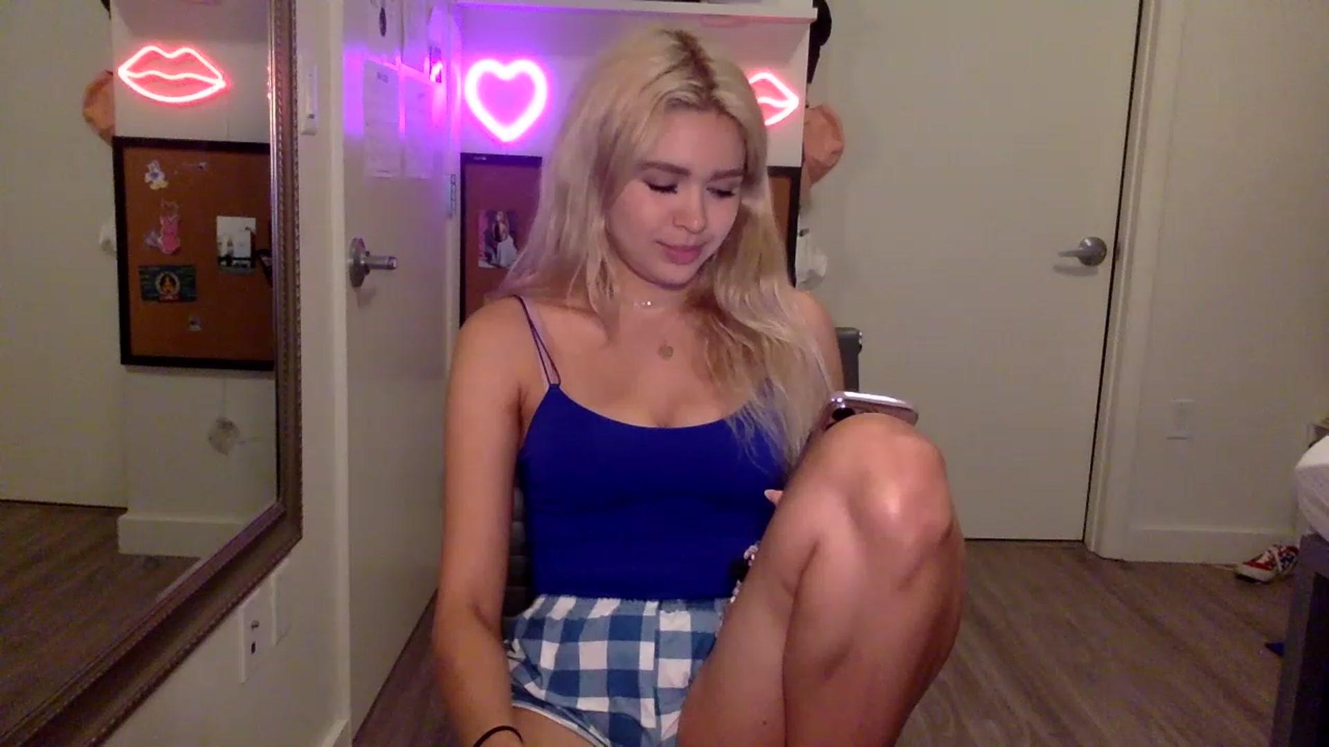 Gallery image thumbnail from sincerelypeny's myfreecams stream on, 06/14/2023, 02:32 image 10 of 20