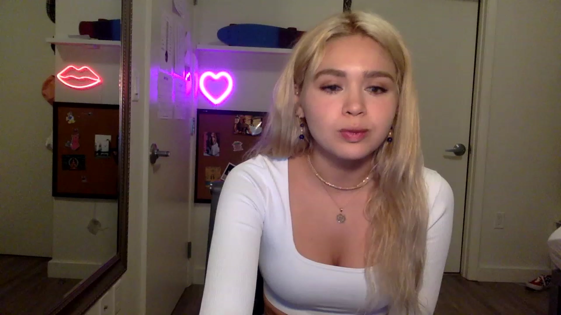 Gallery image thumbnail from sincerelypeny's myfreecams stream on, 06/14/2023, 02:32 image 1 of 20