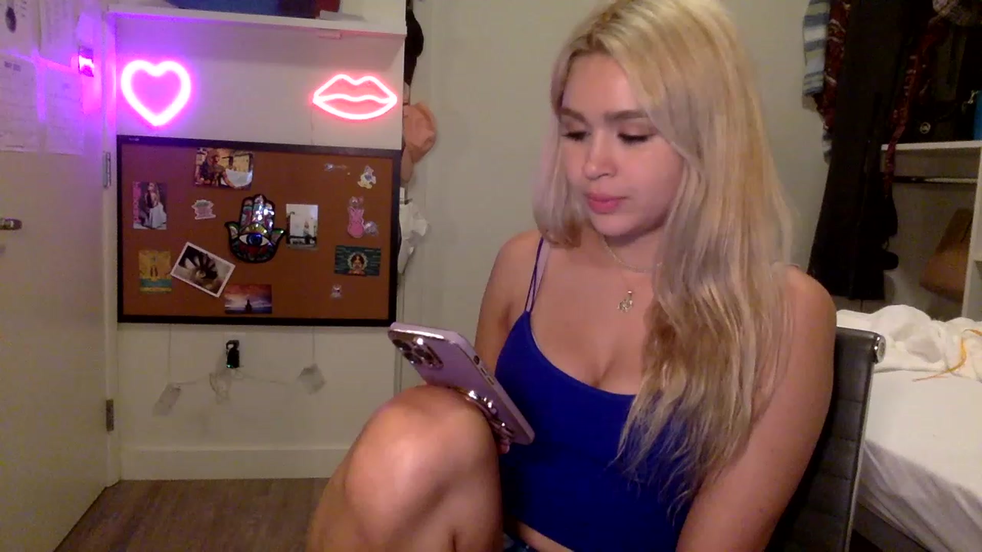 Gallery image thumbnail from sincerelypeny's myfreecams stream on, 06/14/2023, 05:33 image 16 of 20