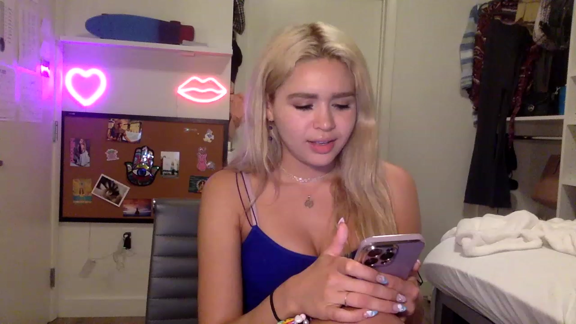 Gallery image thumbnail from sincerelypeny's myfreecams stream on, 06/14/2023, 05:33 image 4 of 20