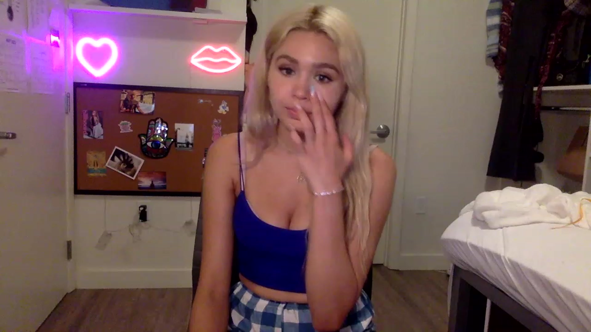 Gallery image thumbnail from sincerelypeny's myfreecams stream on, 06/14/2023, 05:33 image 19 of 20