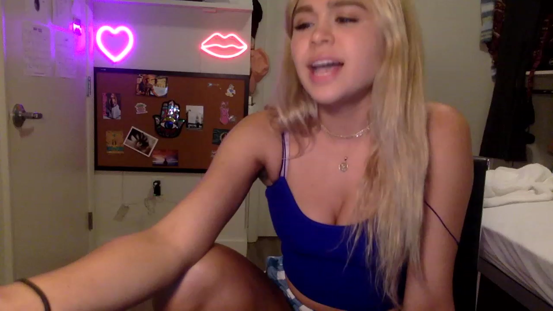 Gallery image thumbnail from sincerelypeny's myfreecams stream on, 06/14/2023, 05:33 image 3 of 20