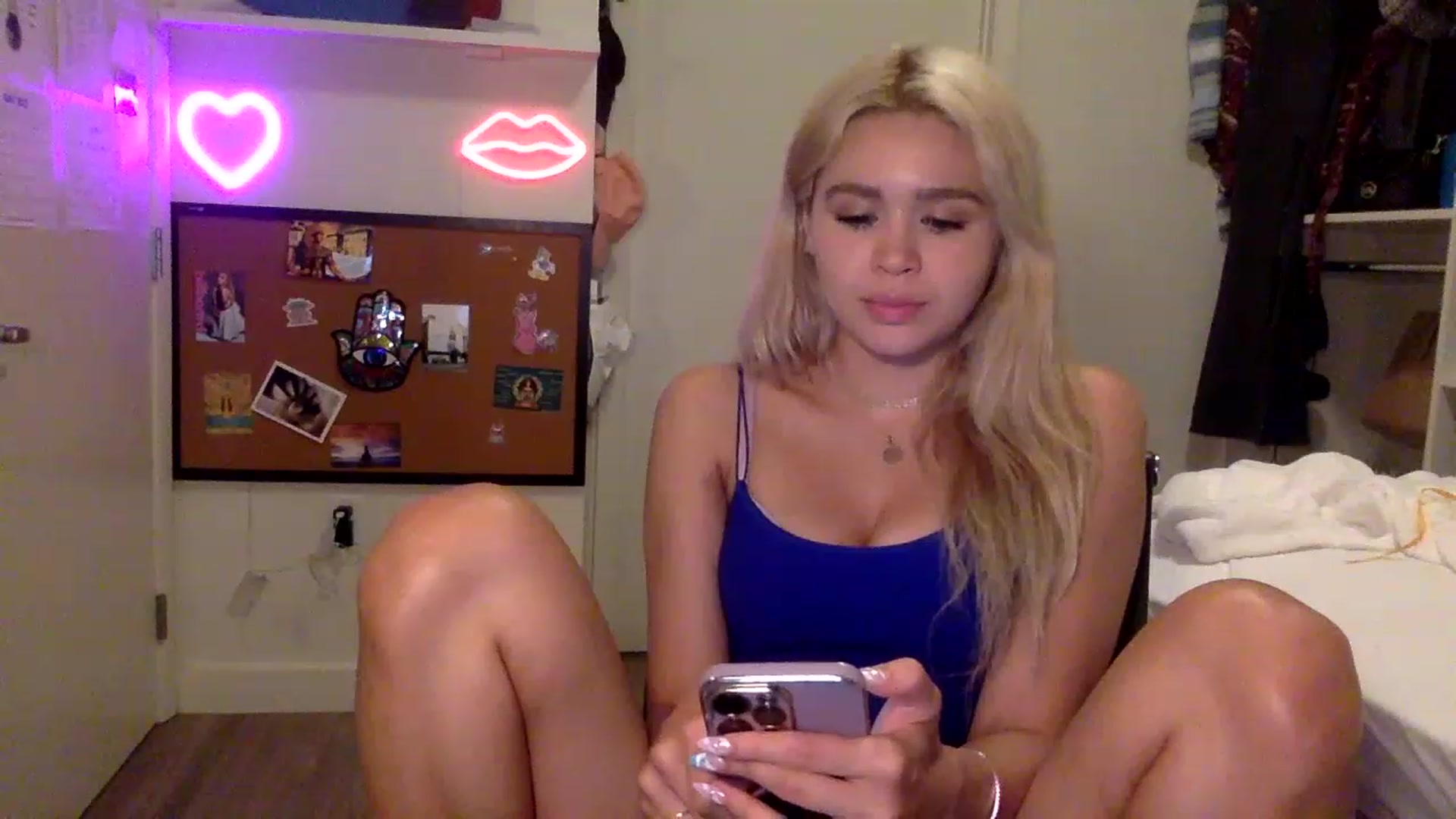 Gallery image thumbnail from sincerelypeny's myfreecams stream on, 06/14/2023, 05:33 image 18 of 20