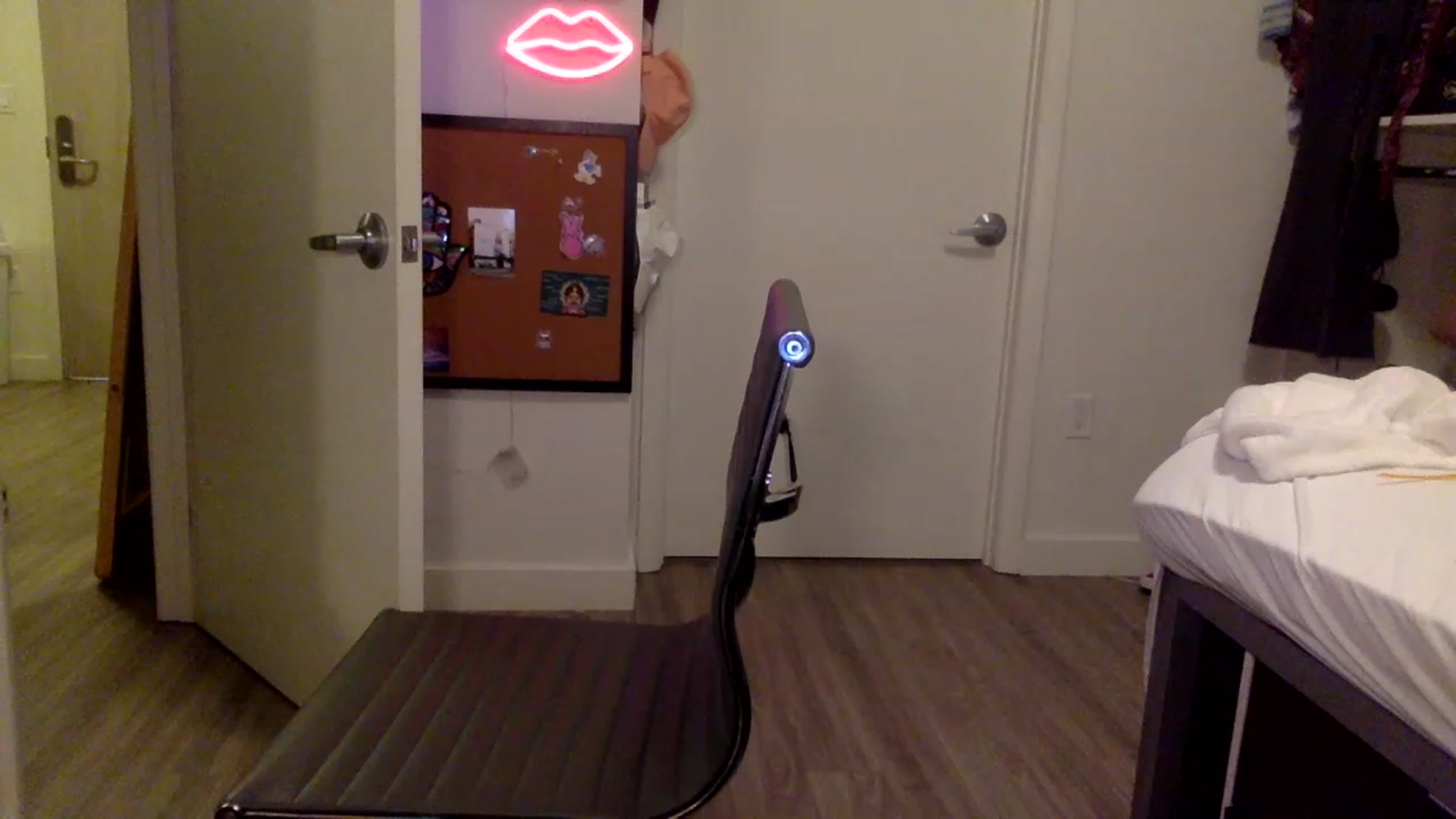 Gallery image thumbnail from sincerelypeny's myfreecams stream on, 06/14/2023, 05:33 image 11 of 20