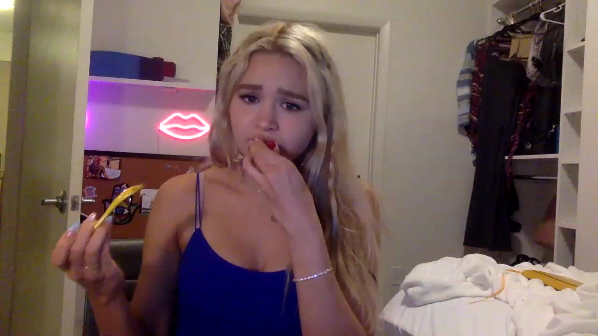 Gallery image thumbnail from sincerelypeny's myfreecams stream on, 06/14/2023, 07:31 image 2 of 20