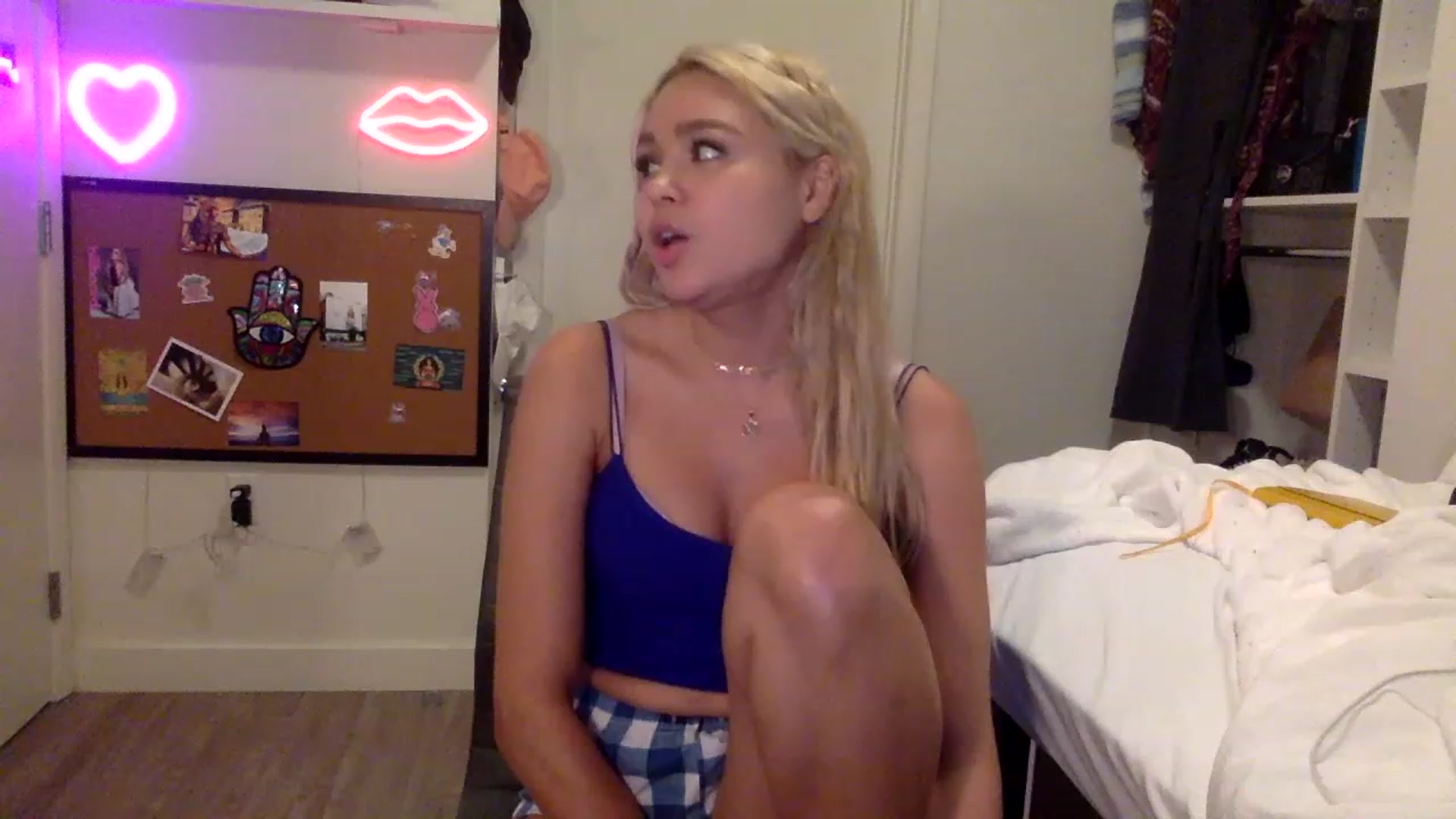 Gallery image thumbnail from sincerelypeny's myfreecams stream on, 06/14/2023, 07:31 image 7 of 20