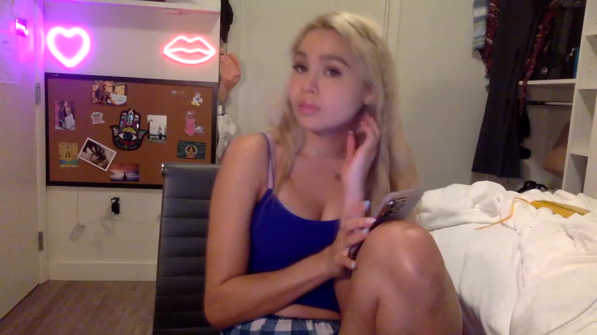 Gallery image thumbnail from sincerelypeny's myfreecams stream on, 06/14/2023, 07:31 image 12 of 20