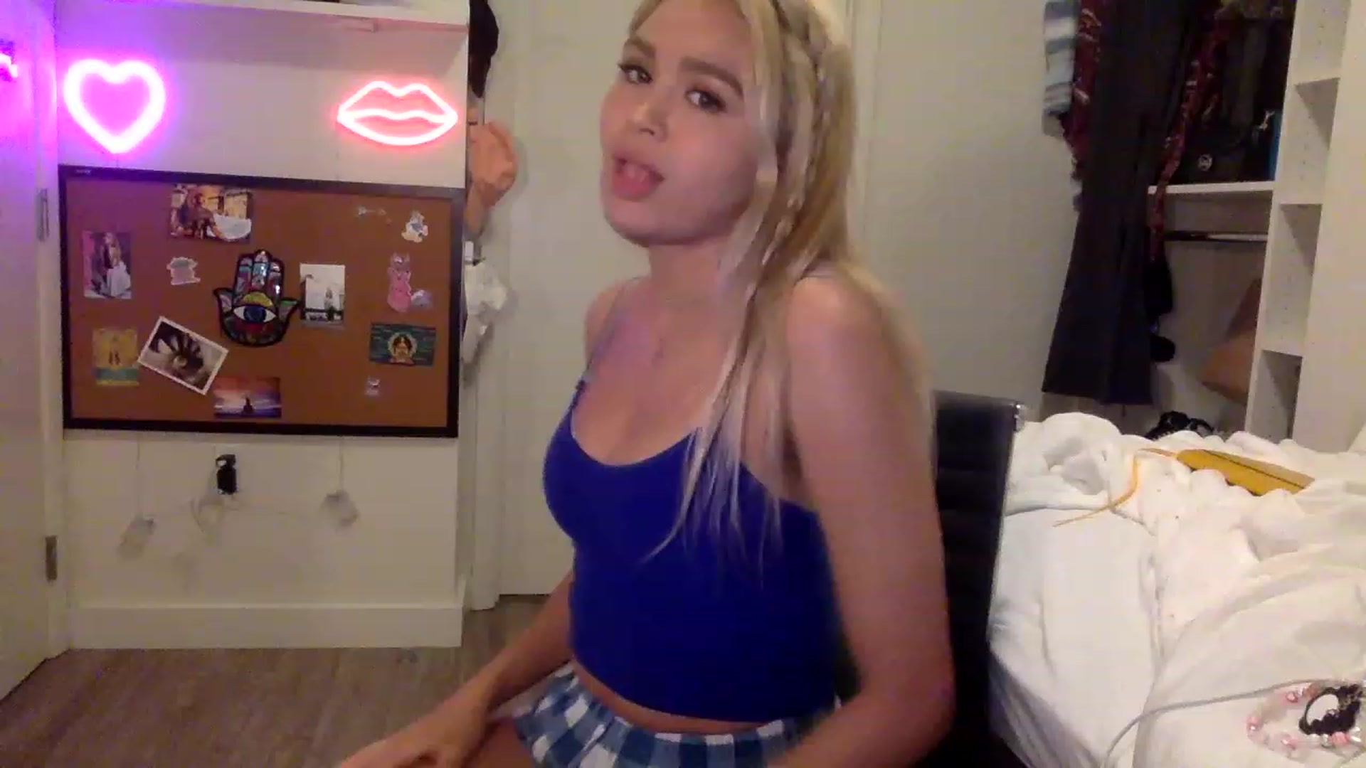 Gallery image thumbnail from sincerelypeny's myfreecams stream on, 06/14/2023, 07:31 image 5 of 20
