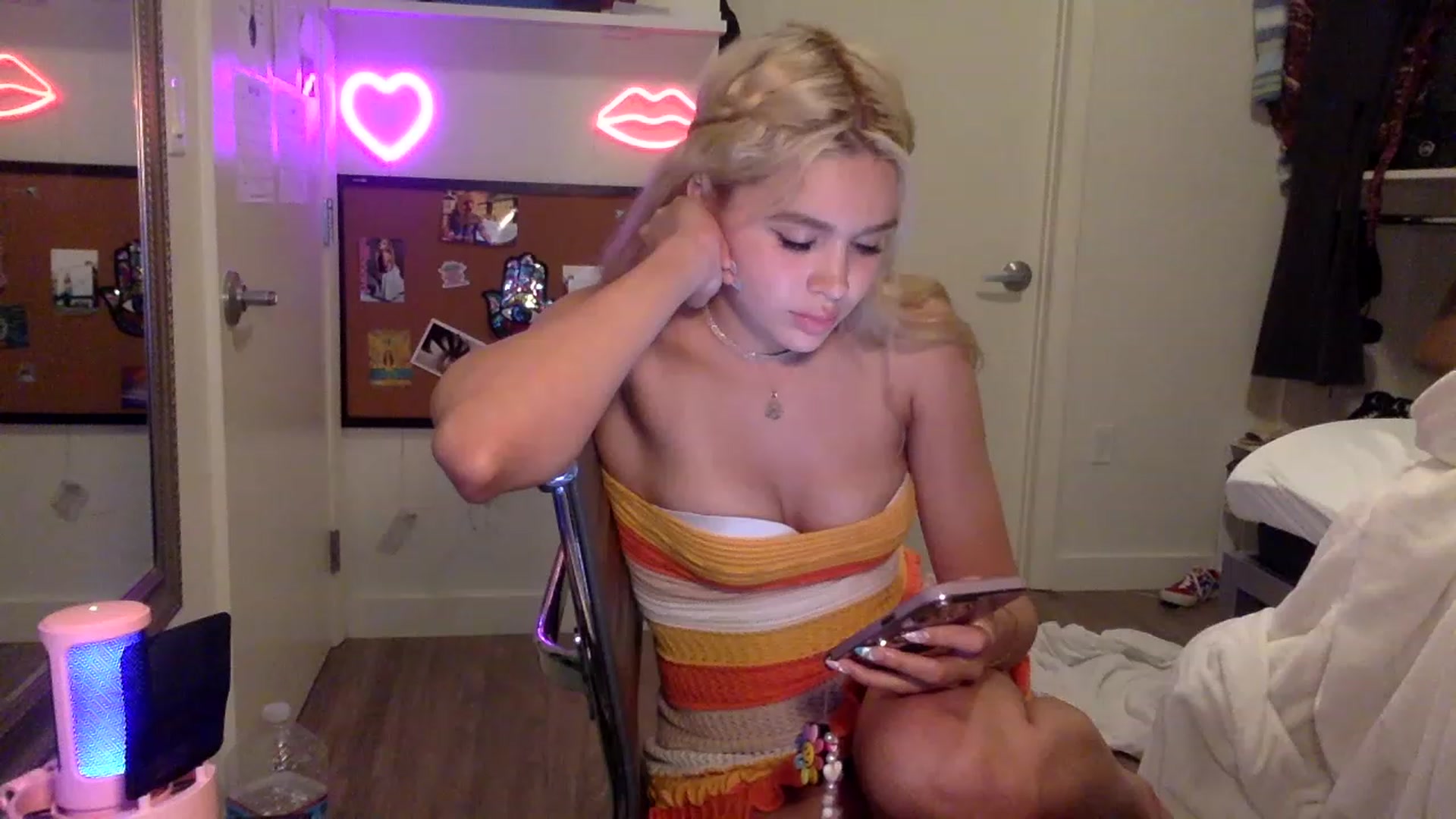 Gallery image thumbnail from sincerelypeny's myfreecams stream on, 06/15/2023, 04:16 image 14 of 20