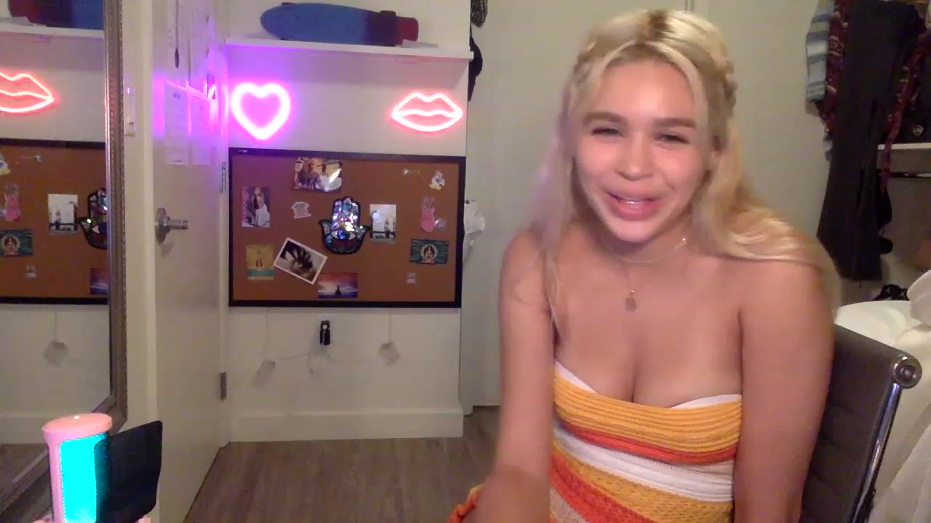 Gallery image thumbnail from sincerelypeny's myfreecams stream on, 06/15/2023, 04:16 image 2 of 20
