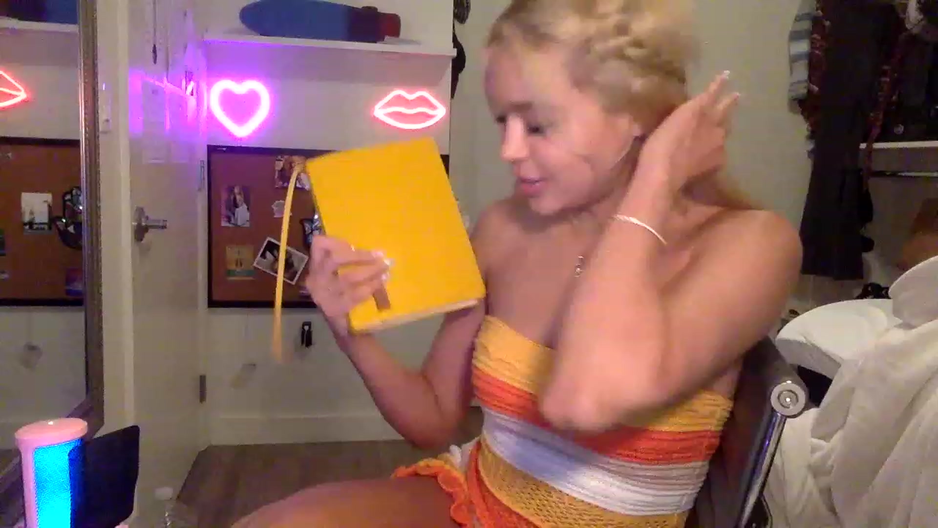 Gallery image thumbnail from sincerelypeny's myfreecams stream on, 06/15/2023, 04:16 image 4 of 20