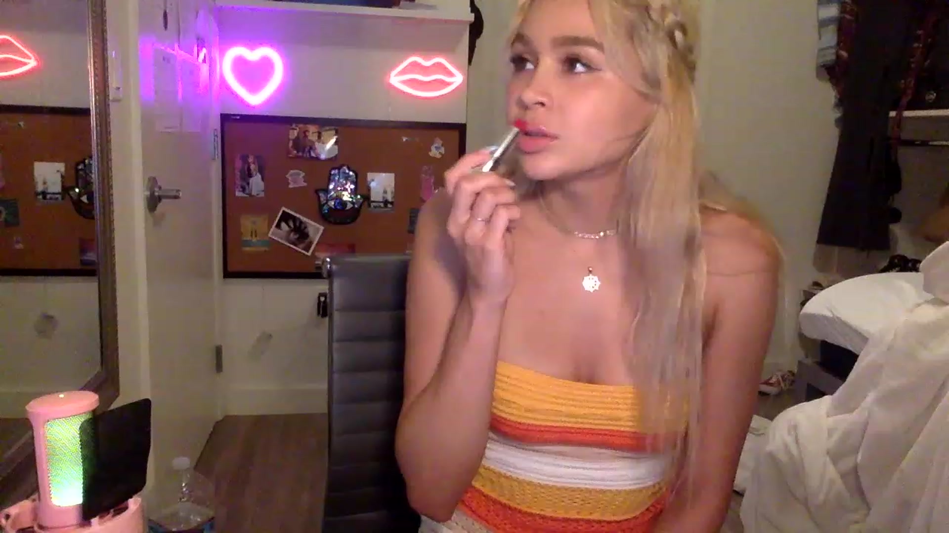 Gallery image thumbnail from sincerelypeny's myfreecams stream on, 06/15/2023, 04:16 image 18 of 20