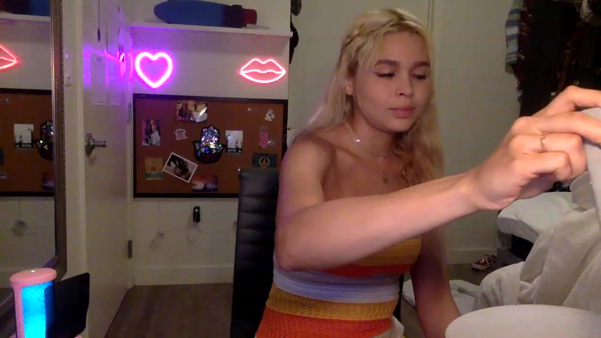 Gallery image thumbnail from sincerelypeny's myfreecams stream on, 06/15/2023, 04:16 image 3 of 20
