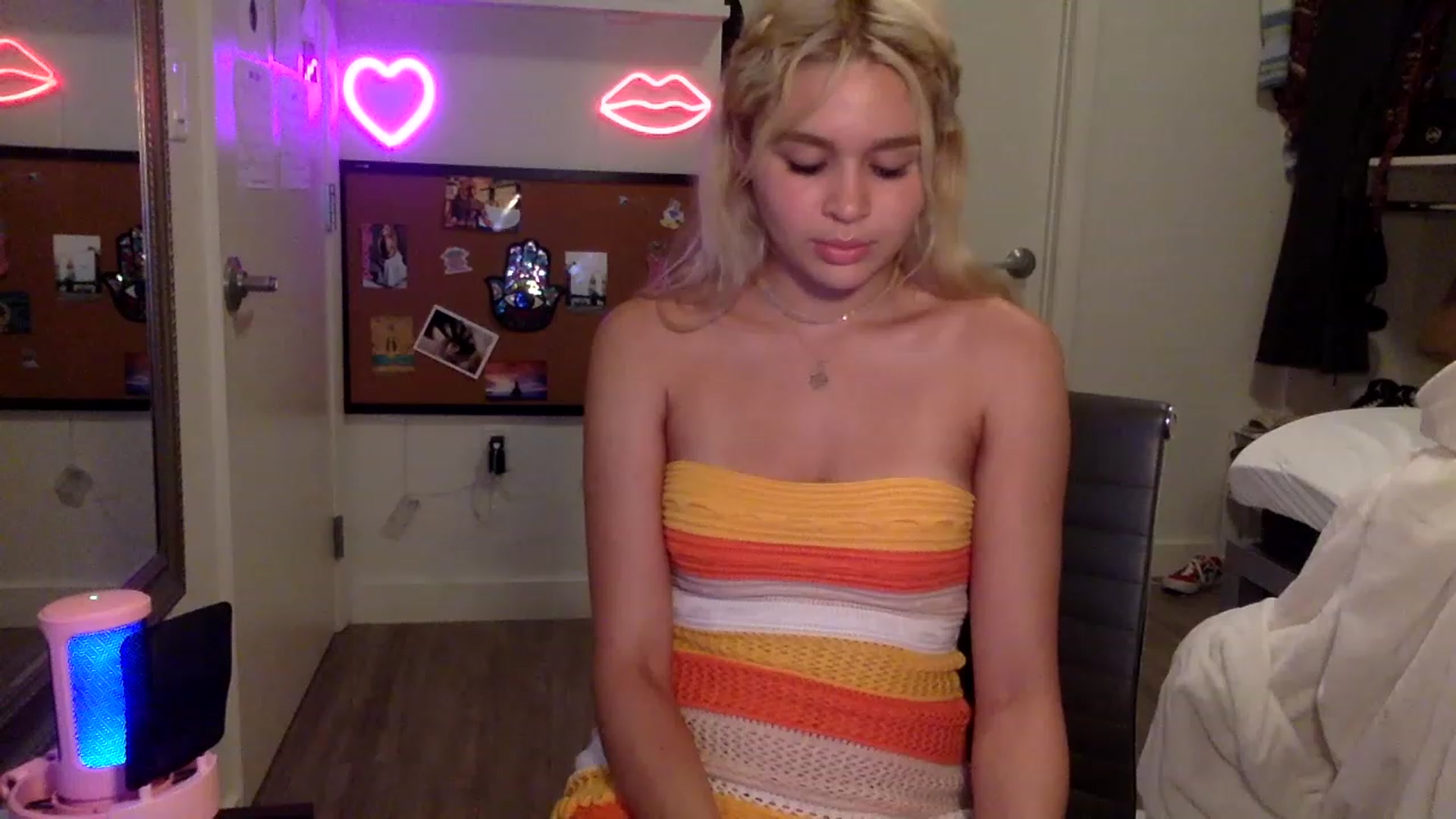 Gallery image thumbnail from sincerelypeny's myfreecams stream on, 06/15/2023, 07:03 image 7 of 20