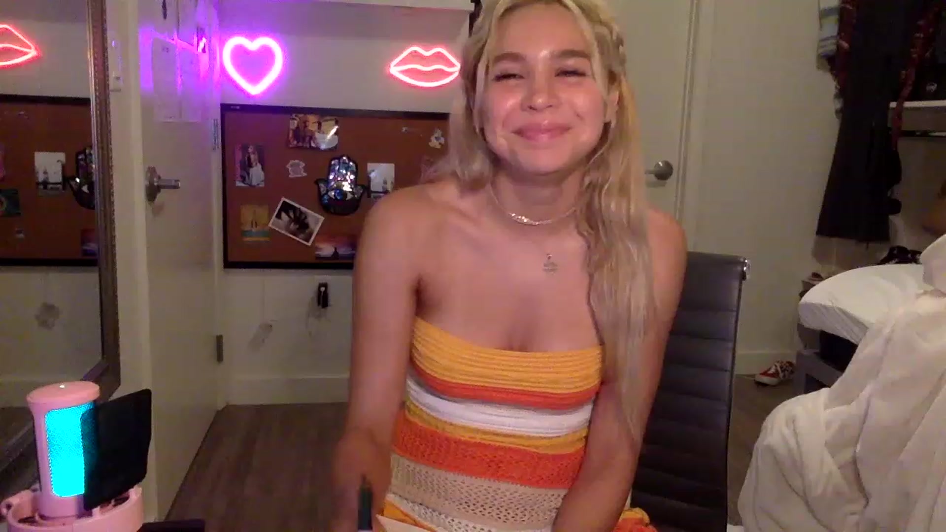 Gallery image thumbnail from sincerelypeny's myfreecams stream on, 06/15/2023, 07:03 image 11 of 20