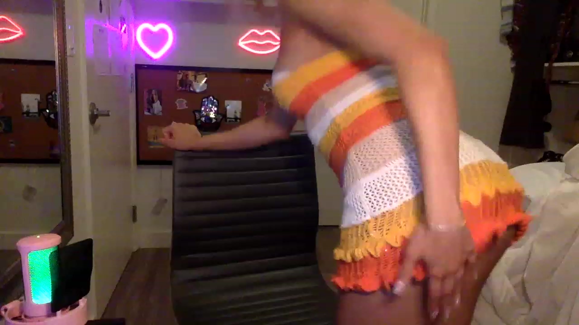 Gallery image thumbnail from sincerelypeny's myfreecams stream on, 06/15/2023, 07:03 image 5 of 20