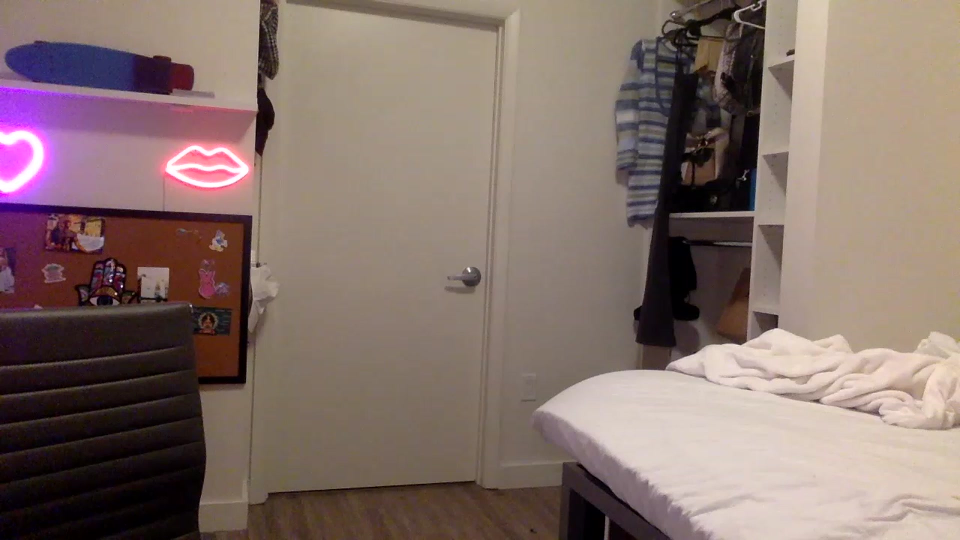 Gallery image thumbnail from sincerelypeny's myfreecams stream on, 06/17/2023, 07:23 image 5 of 20
