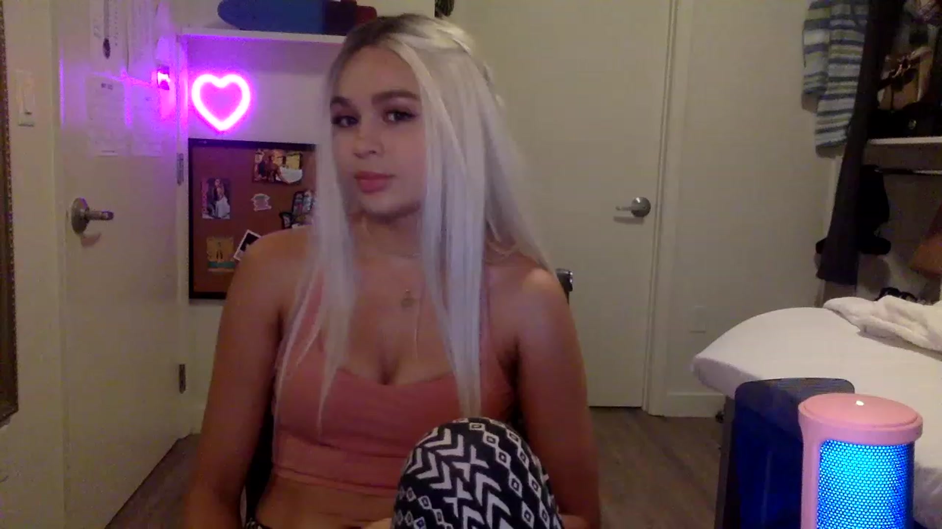Gallery image thumbnail from sincerelypeny's myfreecams stream on, 06/18/2023, 02:41 image 6 of 20