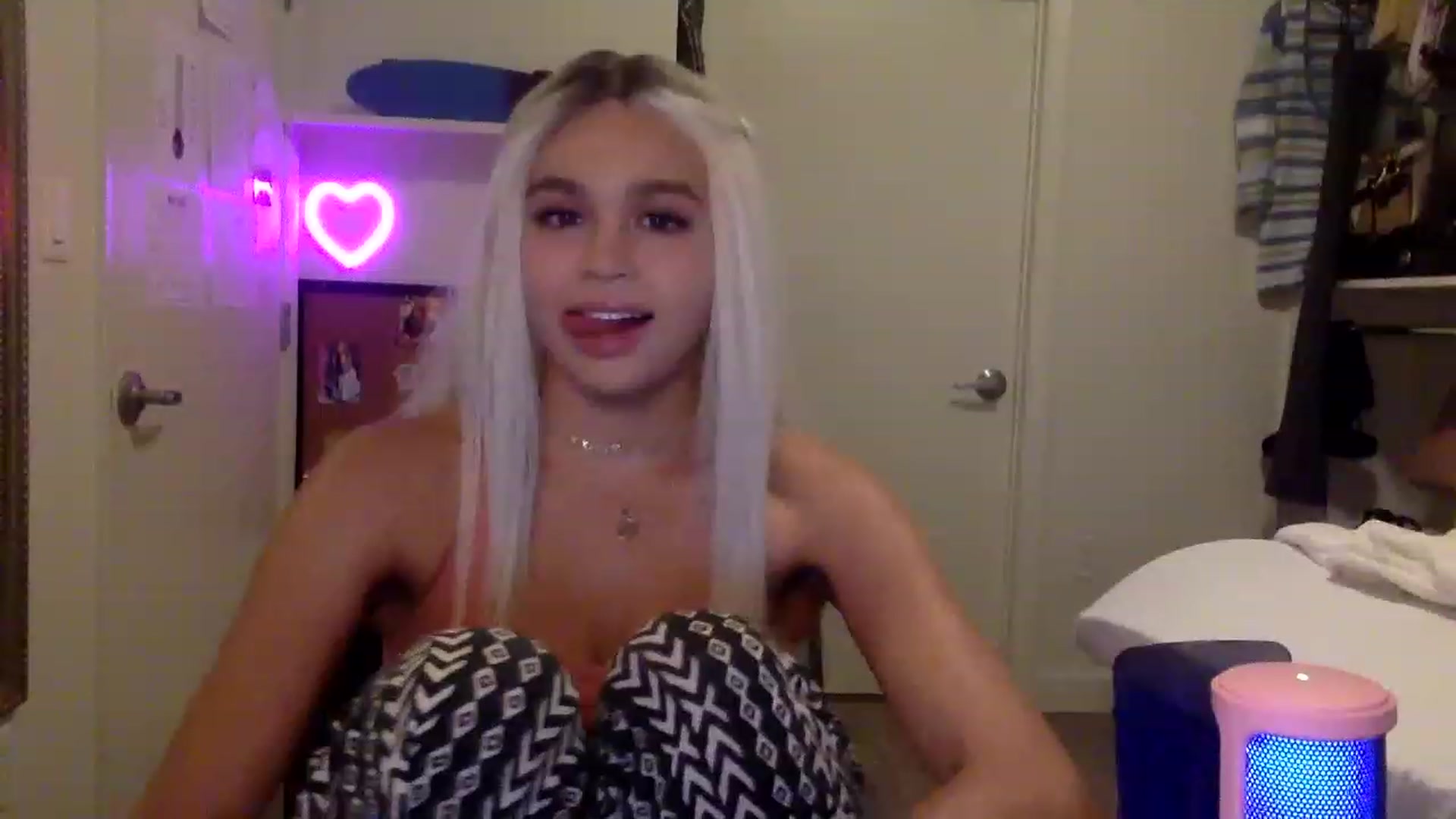 Gallery image thumbnail from sincerelypeny's myfreecams stream on, 06/18/2023, 02:41 image 2 of 20