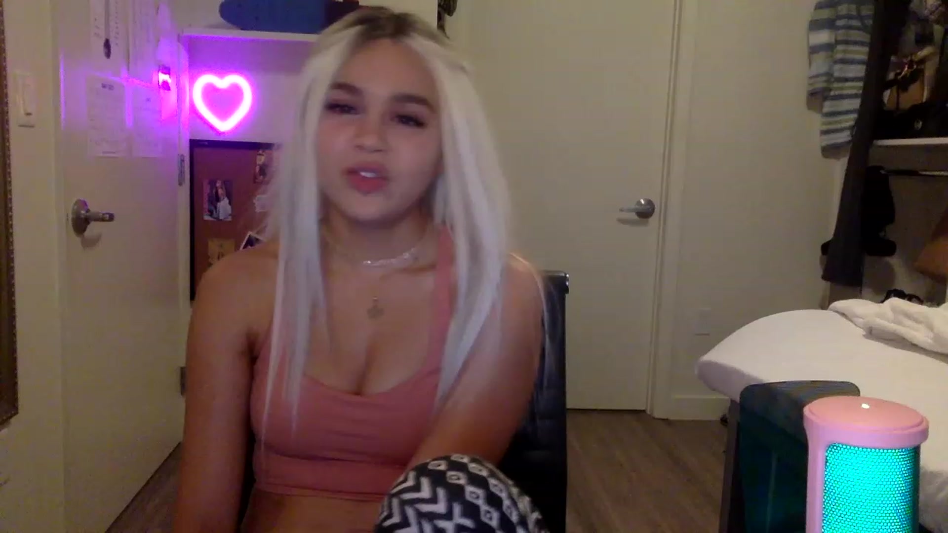 Gallery image thumbnail from sincerelypeny's myfreecams stream on, 06/18/2023, 02:41 image 5 of 20