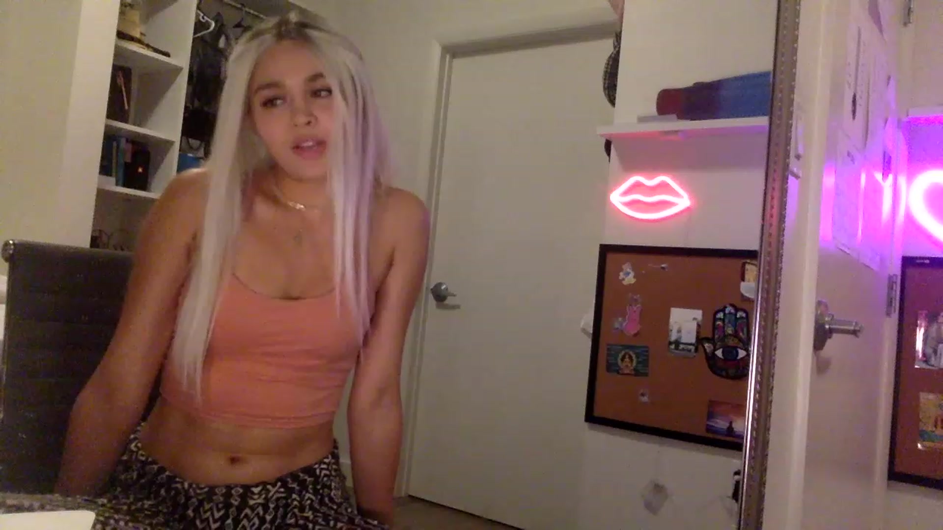 Gallery image thumbnail from sincerelypeny's myfreecams stream on, 06/18/2023, 02:41 image 18 of 20