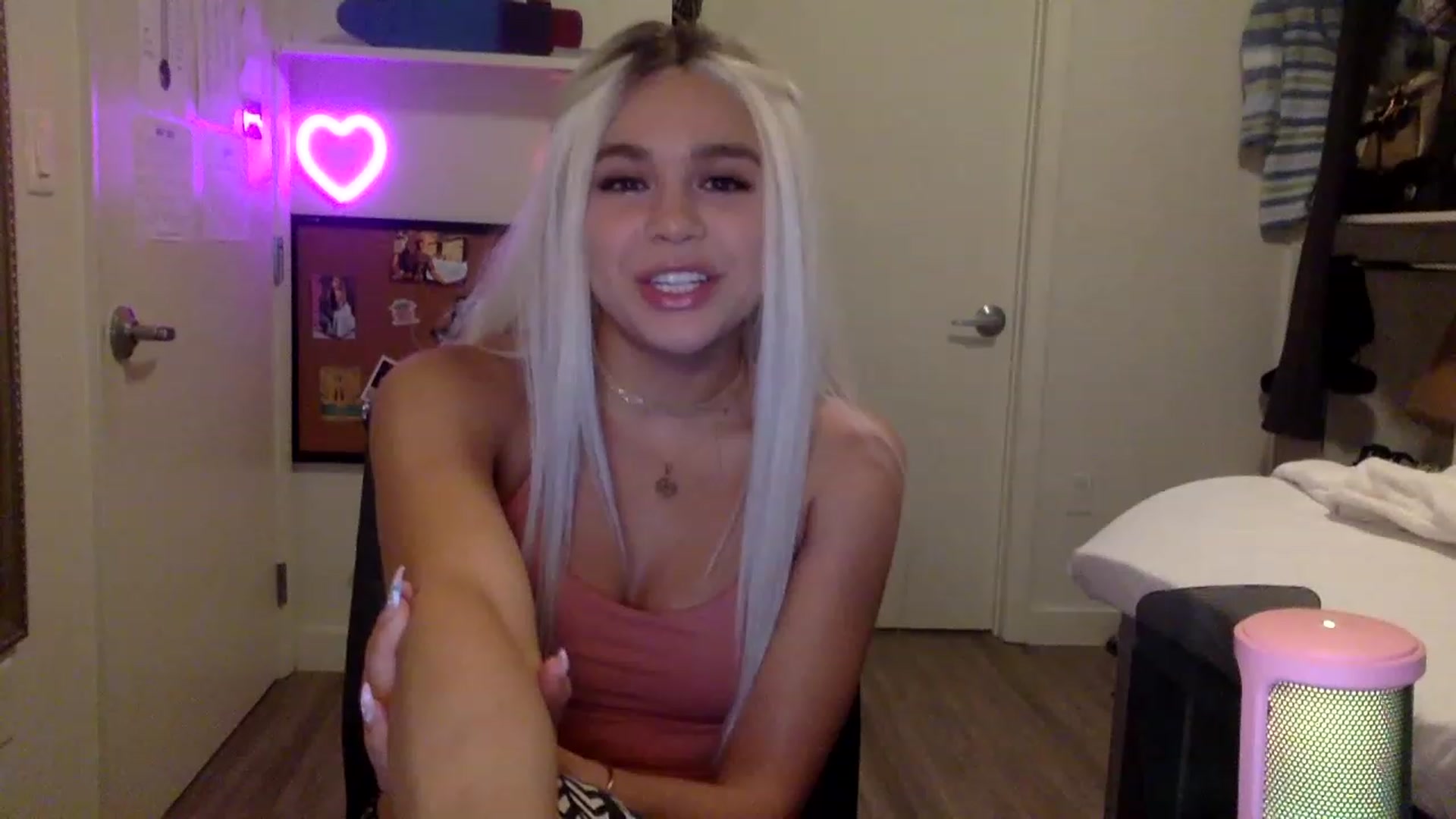 Gallery image thumbnail from sincerelypeny's myfreecams stream on, 06/18/2023, 02:41 image 4 of 20