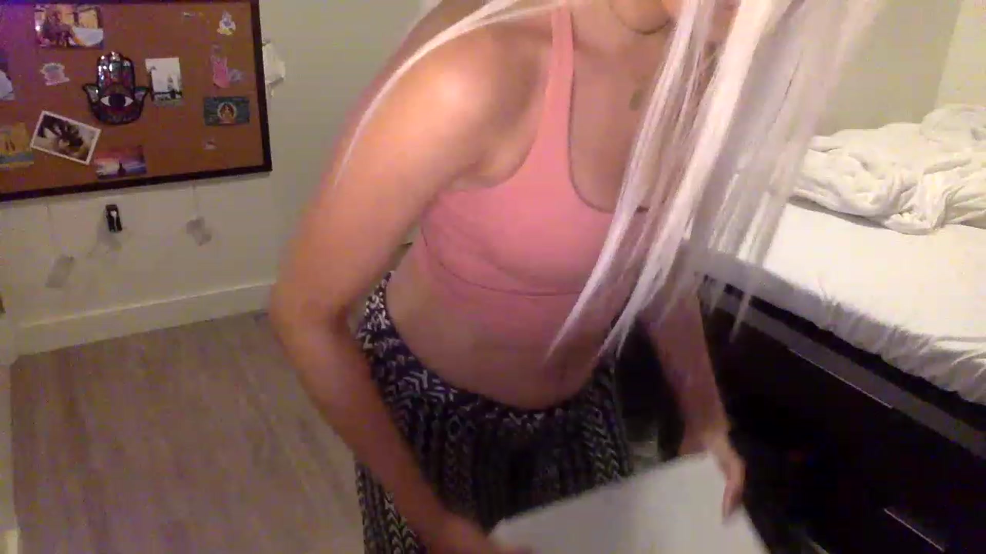 Gallery image thumbnail from sincerelypeny's myfreecams stream on, 06/18/2023, 02:41 image 13 of 20